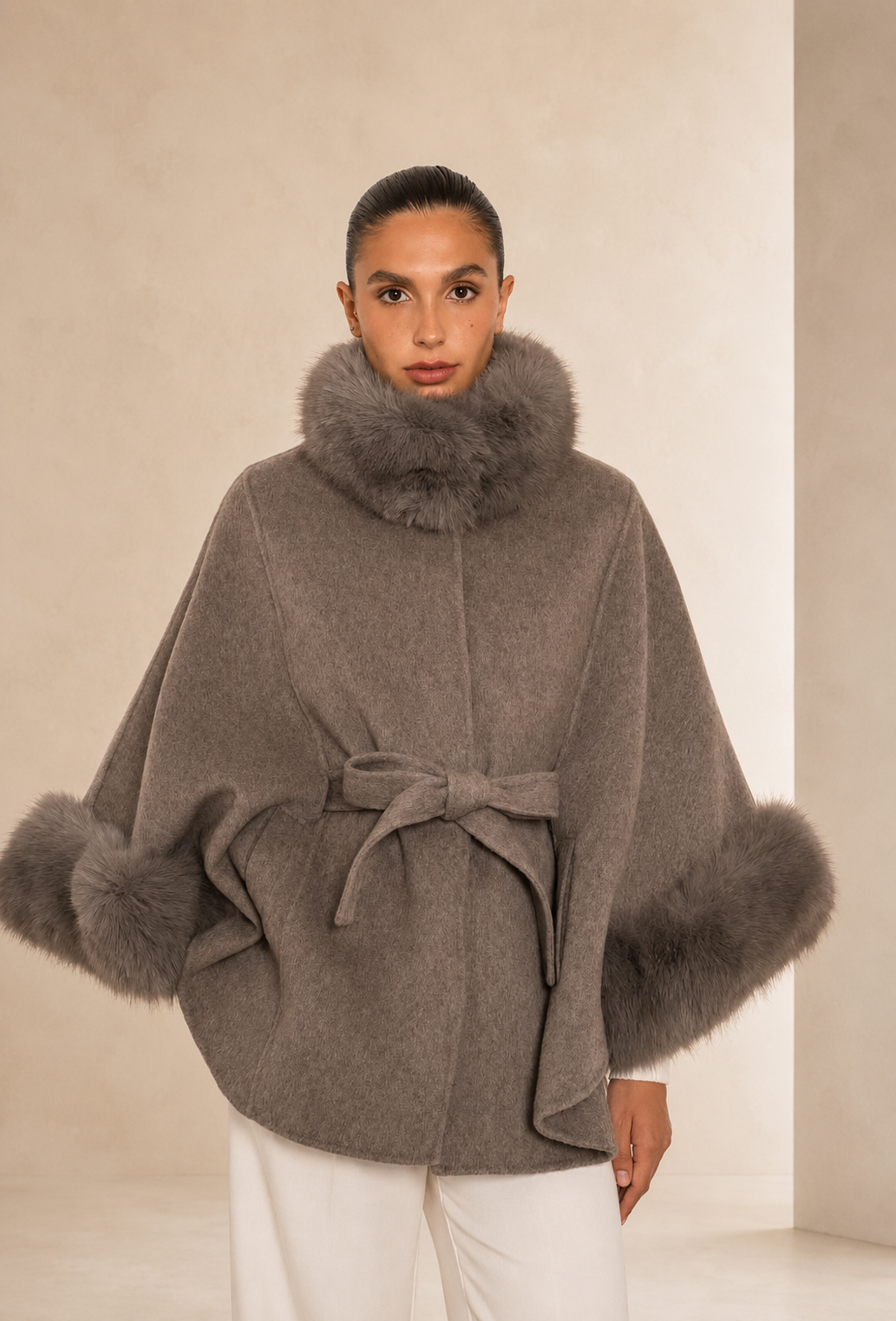Manteau élégant en laine avec Col et poignets en fausse Fourrure