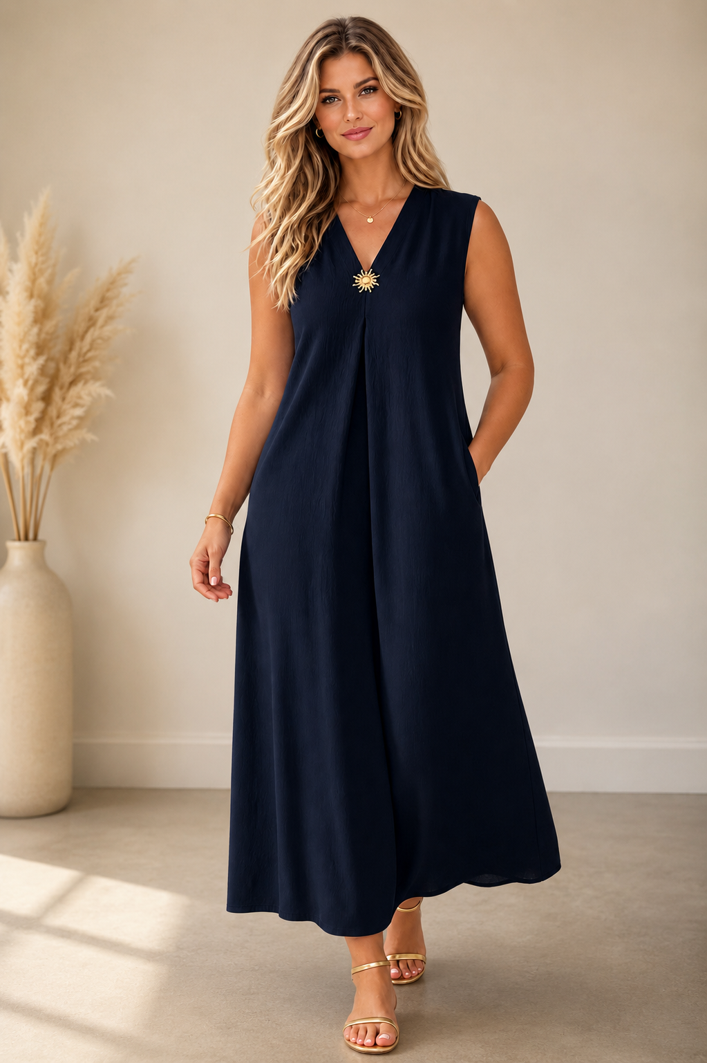 Robe Longue  – Col V & Broche Soleil