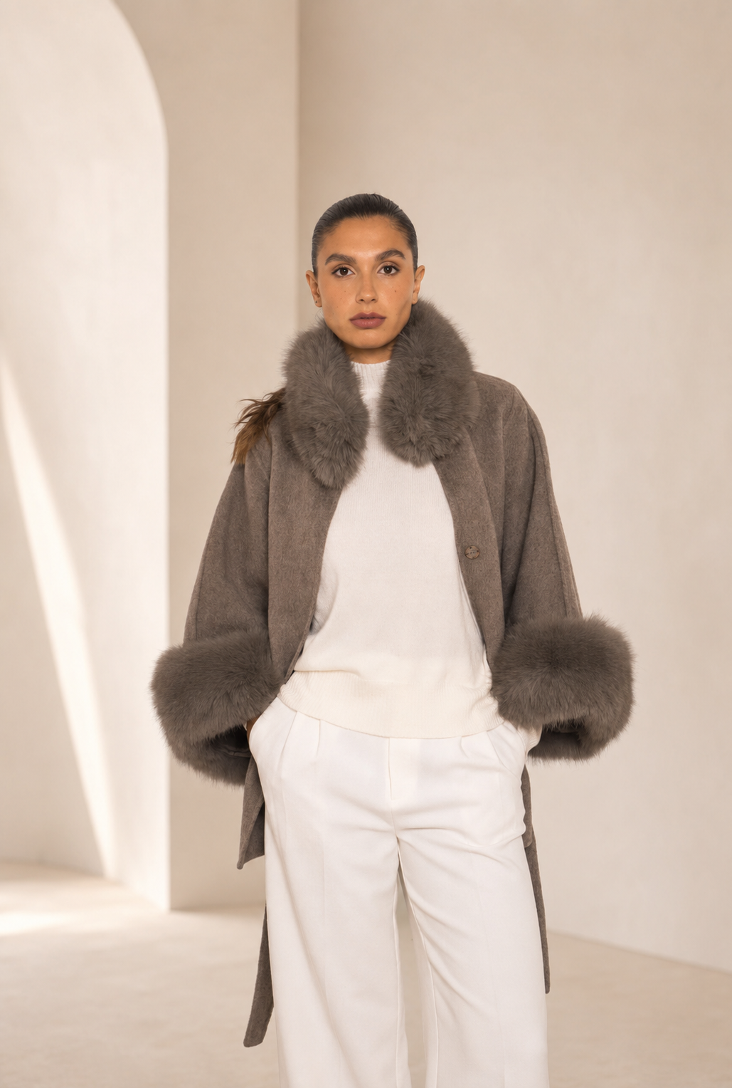 Manteau élégant en laine avec Col et poignets en fausse Fourrure
