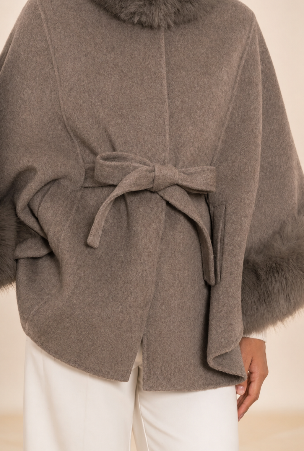 Manteau élégant en laine avec Col et poignets en fausse Fourrure