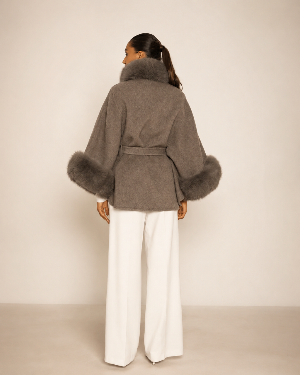 Manteau élégant en laine avec Col et poignets en fausse Fourrure