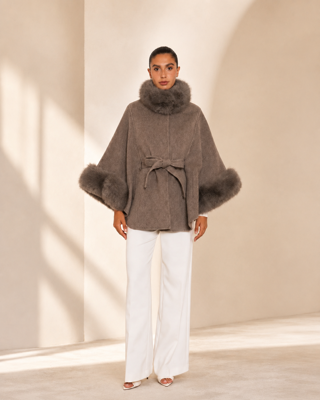 Manteau élégant en laine avec Col et poignets en fausse Fourrure