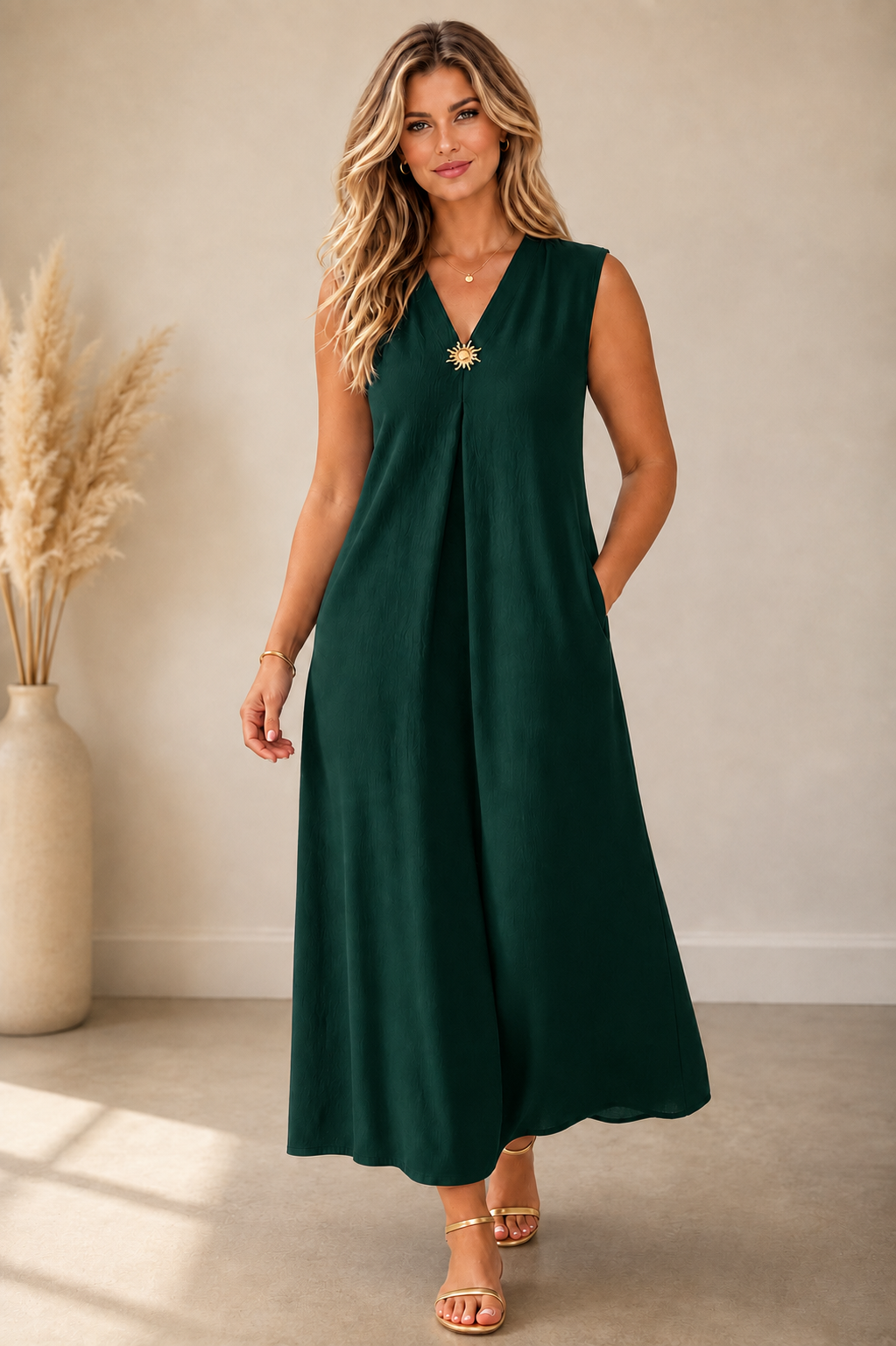 Robe Longue  – Col V & Broche Soleil